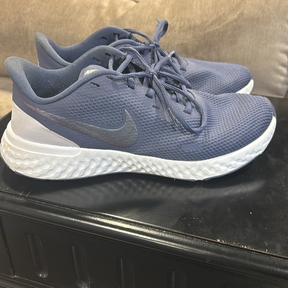 Nike Revolution size 8.5 in purple - Picture 4 of 7